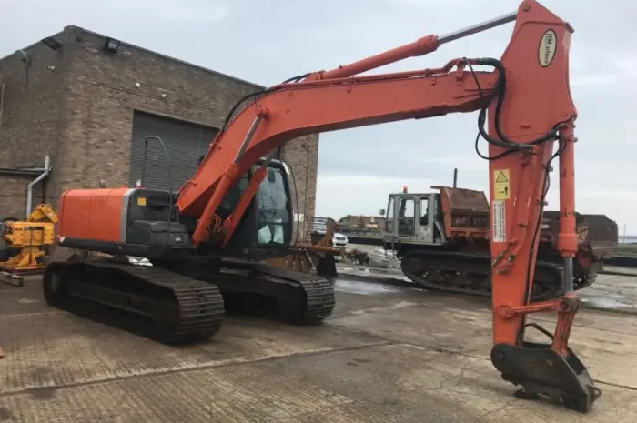 Гусеничный экскаватор Hitachi ZX 210 LC-3 2011 года- фото № 1