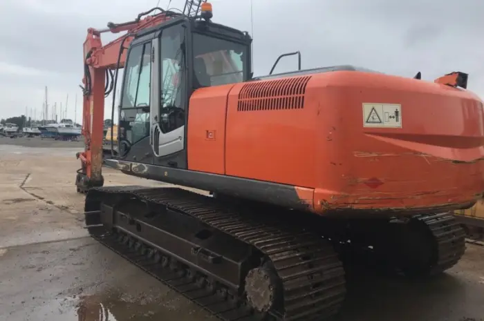 Гусеничный экскаватор Hitachi ZX 210 LC-3 2011 года- фото № 2