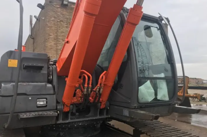 Гусеничный экскаватор Hitachi ZX 210 LC-3 2011 года- фото № 4