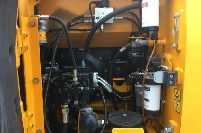 Купить Гусеничный экскаватор JCB JS130 LC- фото № 10