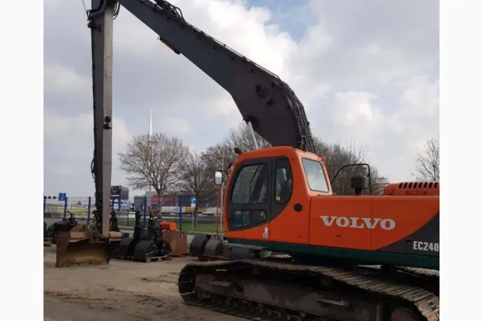 Гусеничный экскаватор Volvo EC240 LC- фото № 3