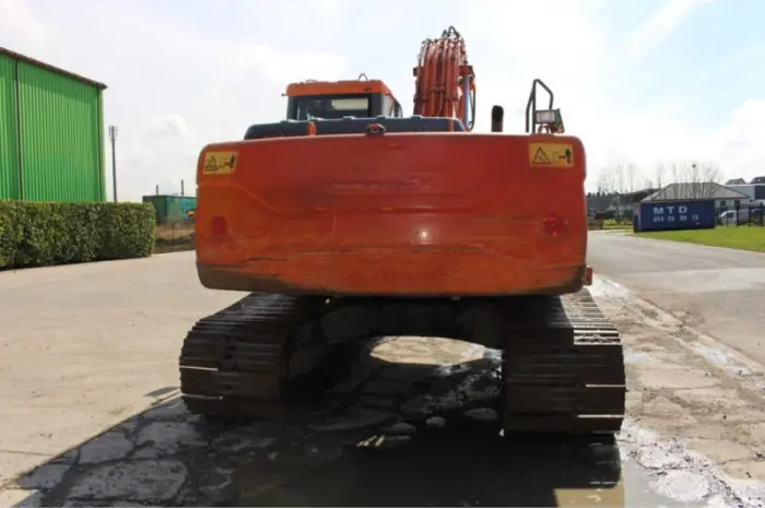 Гусеничный экскаватор Doosan DX 225 LC. Гусеничный экскаватор Doosan- фото № 2
