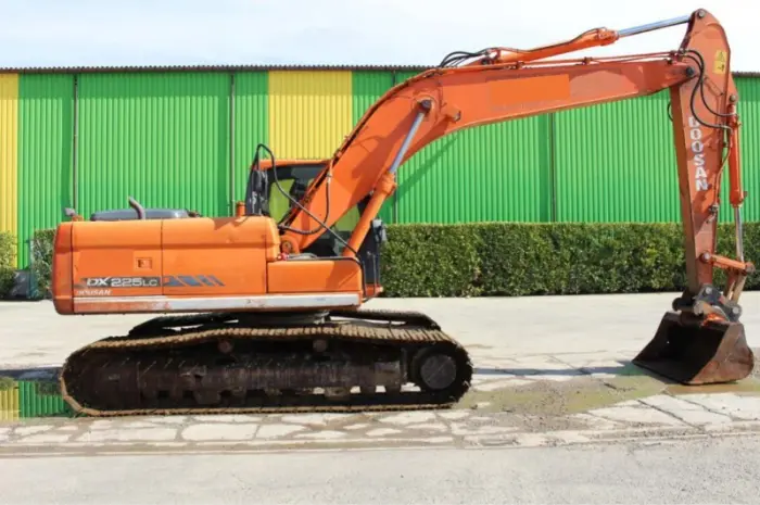 Гусеничный экскаватор Doosan DX 225 LC. Гусеничный экскаватор Doosan- фото № 3