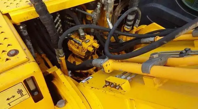 Гусеничный экскаватор JCB. Гусеничный экскаватор JCB JS 220LC- фото № 7