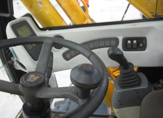Колесный экскаватор JCB JS 200W. Купить экскаватор б/у- фото № 4