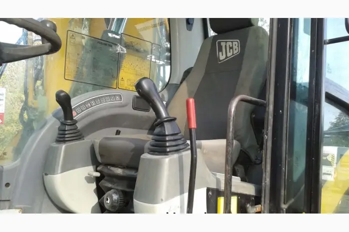 Колесный экскаватор. Колесный экскаватор JCB JS 200W- фото № 2