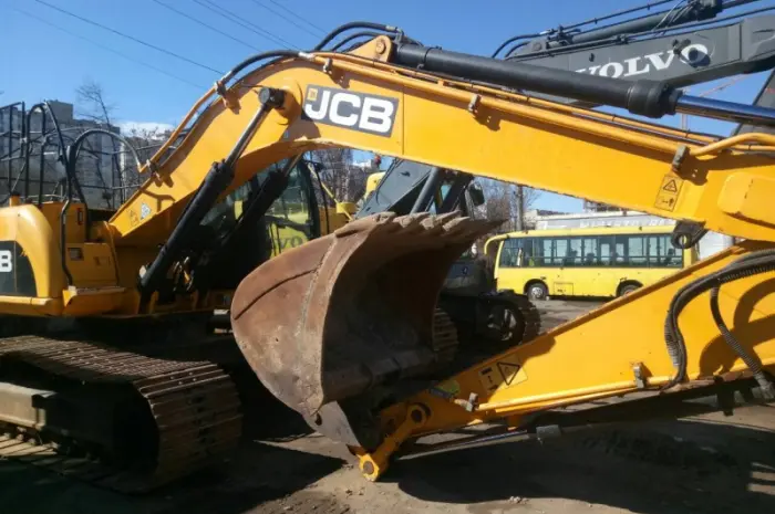 Гусеничный экскаватор JCB JS 220 LC. Гусеничный экскаватор- фото № 19