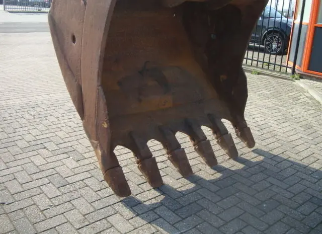 Гусеничный экскаватор JCB JS 330LC- фото № 8