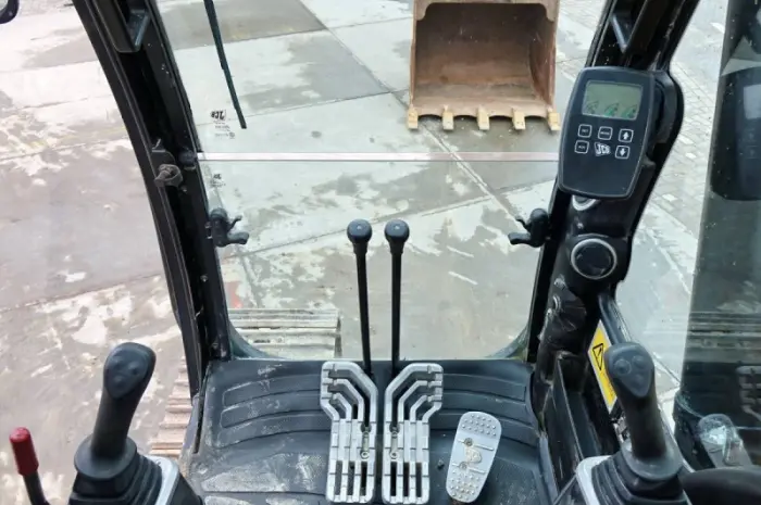 Гусеничный экскаватор JCB JS260 LC. Гусеничный экскаватор б/у- фото № 8