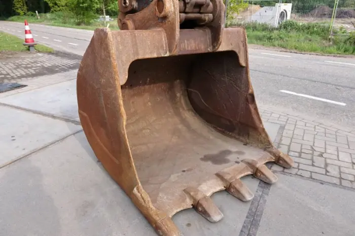 Гусеничный экскаватор JCB JS260 LC- фото № 4
