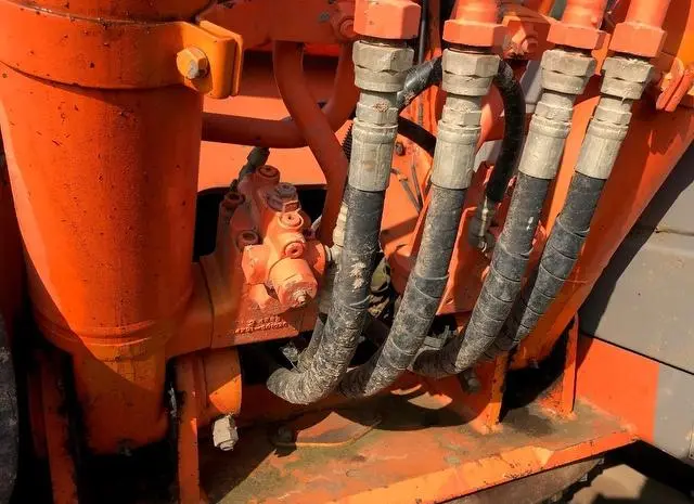 Гусеничный экскаватор Hitachi ZX180- фото № 7