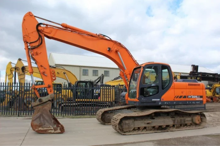 Гусеничный экскаватор Doosan DX225 LC- фото № 1