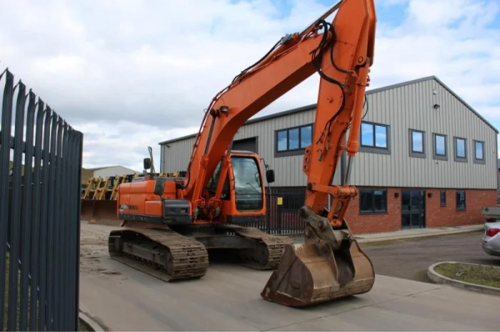 Гусеничный экскаватор Doosan DX225 LC- фото № 12