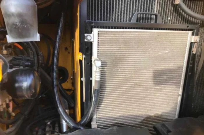 Гусеничный экскаватор JCB JS 145 LC. Экскаватор б/у. Первый владелец- фото № 4