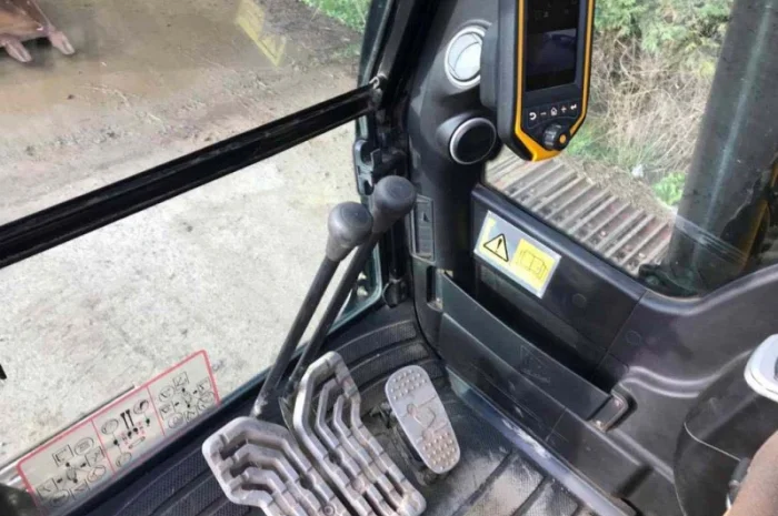 Гусеничный экскаватор JCB JS 145 LC. Экскаватор б/у. Первый владелец- фото № 7