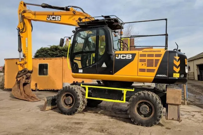 Колесный экскаватор JCB JS 200 W- фото № 1