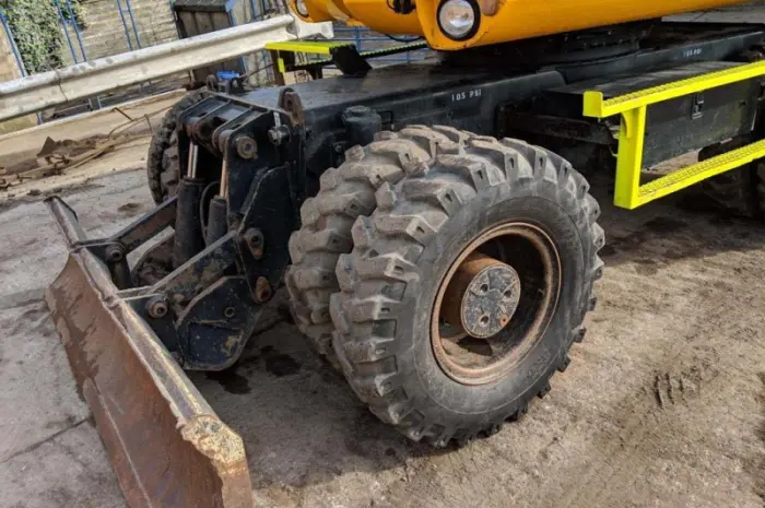Колесный экскаватор JCB JS 200 W- фото № 2