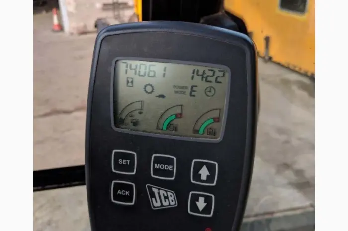 Колесный экскаватор JCB JS 200 W- фото № 11