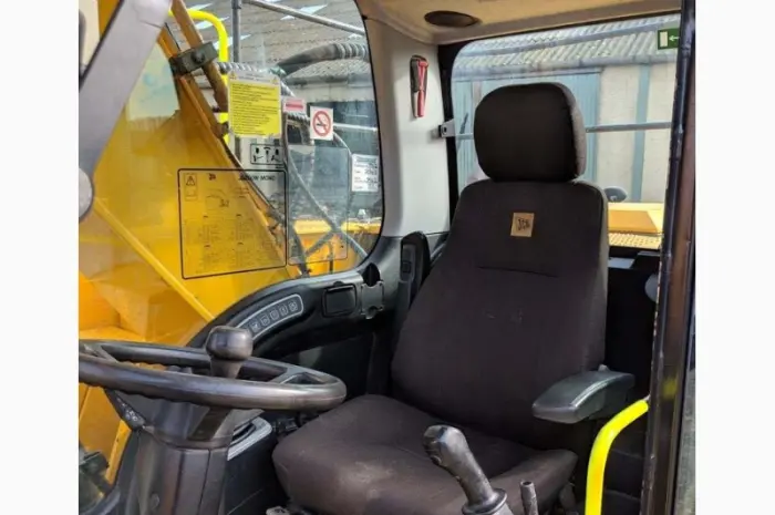 Колесный экскаватор JCB JS 200 W- фото № 9