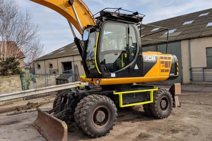 Колесный экскаватор JCB JS 200 W- фото № 8
