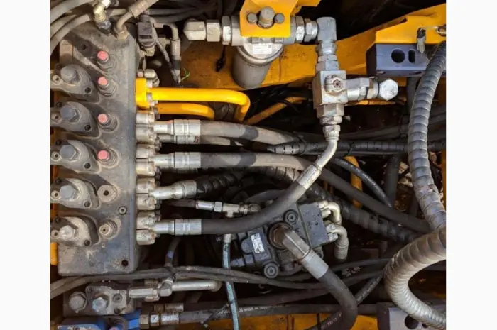 Колесный экскаватор JCB JS 200 W- фото № 7