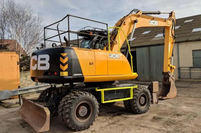 Колесный экскаватор JCB JS 200 W- фото № 4