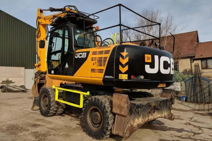 Колесный экскаватор JCB JS 200 W- фото № 19