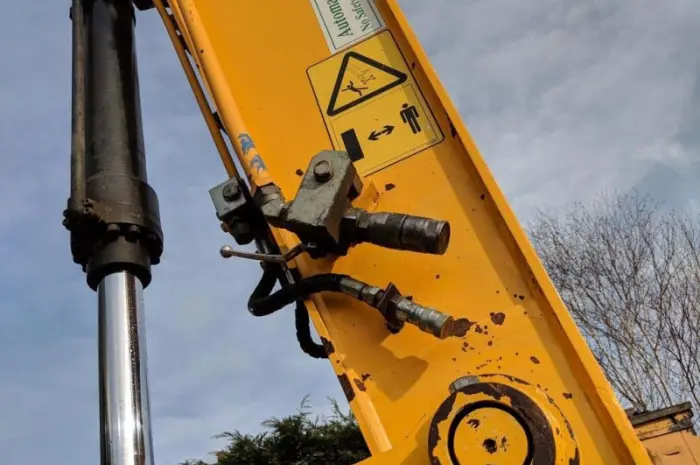 Колесный экскаватор JCB JS 200 W- фото № 14