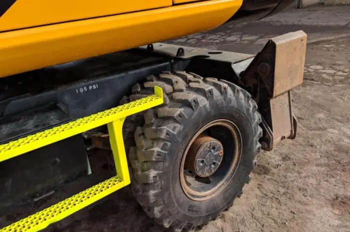 Колесный экскаватор JCB JS 200 W- фото № 13