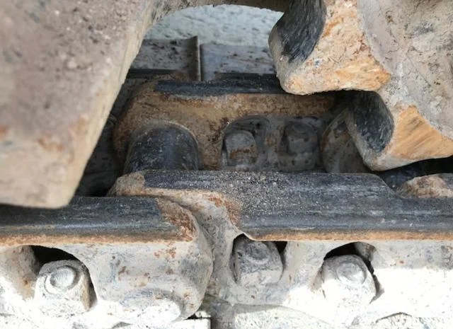 Гусеничный экскаватор Hitachi ZX210LC-3. Строительная техника б/у- фото № 9