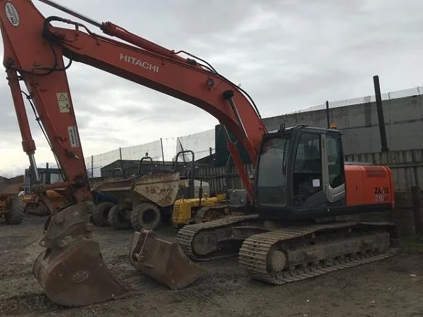 Гусеничный экскаватор Hitachi ZX210LC-3. Строительная техника б/у- фото № 2