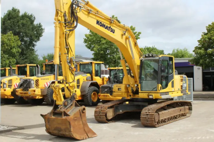 Гусеничный экскаватор Komatsu PC 210 LC-8. Гусеничный экскаватор Komatsu- фото № 1