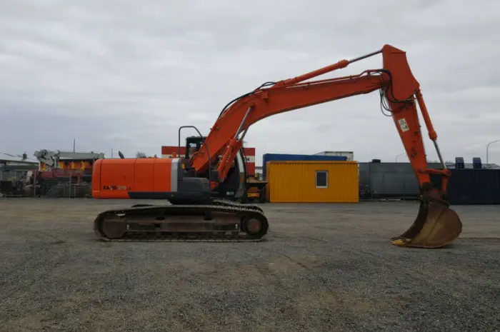Спецтехника. Гусеничный экскаватор Hitachi Zaxis 210 LC-3- фото № 2