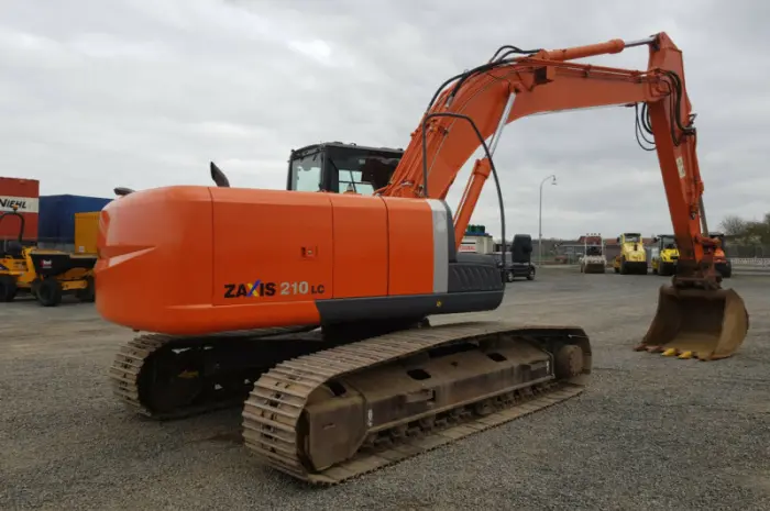 Спецтехника. Гусеничный экскаватор Hitachi Zaxis 210 LC-3- фото № 3