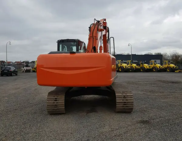 Спецтехника. Гусеничный экскаватор Hitachi Zaxis 210 LC-3- фото № 4