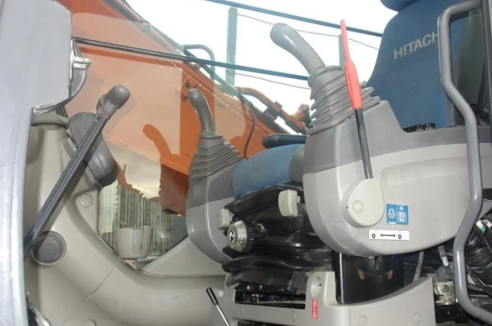 Гусеничный экскаватор. Гусеничный экскаватор Hitachi ZX280 LC-3- фото № 6