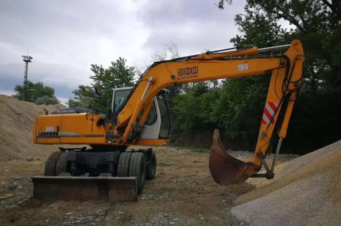 Колесный экскаватор Liebherr A 900 C 2006 года- фото № 1