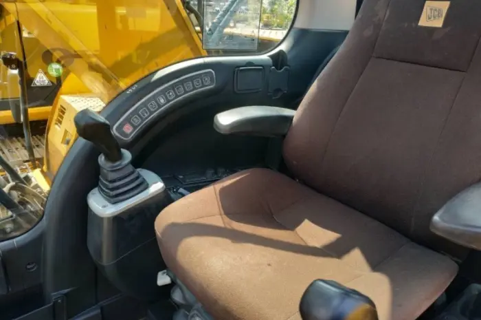 Гусеничный экскаватор JCB JS220LC 2011 года в Наличии- фото № 2