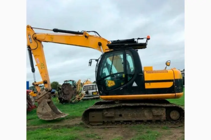 Гусеничный экскаватор JCB JS145LC. Первый владелец- фото № 2