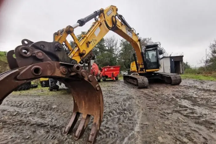 Продам Гусеничний екскаватор JCB JS220LC- фото № 2
