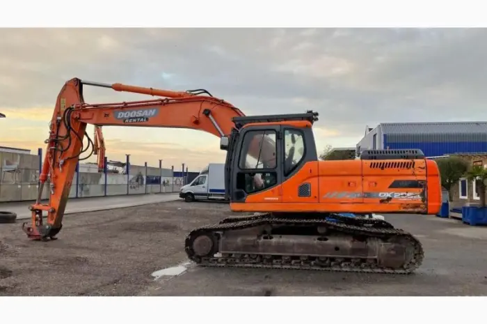 Гусеничный экскаватор DOOSAN DX225LC в наличии в Киеве- фото № 1