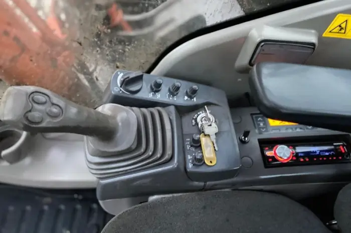 Гусеничный экскаватор Hitachi ZX 250 LC-3 в Киеве- фото № 5