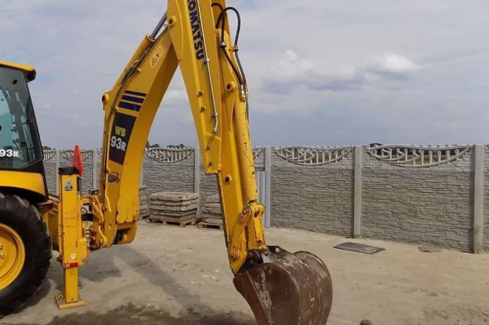 Экскаватор - погрузчик Komatsu WB93R-5 2006 года- фото № 3