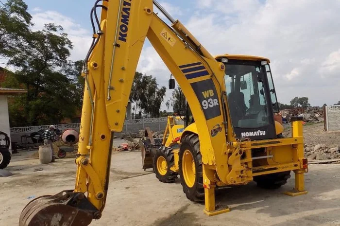 Экскаватор - погрузчик Komatsu WB93R-5 2006 года- фото № 4