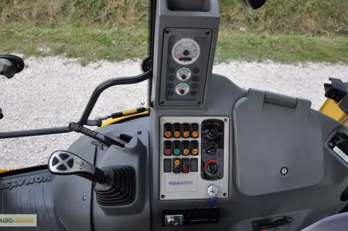 Экскаватор-погрузчик Komatsu WB93R-5 2007 года- фото № 4