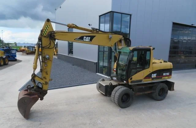 Колёсный экскаватор Caterpillar M316C 2003 года- фото № 2