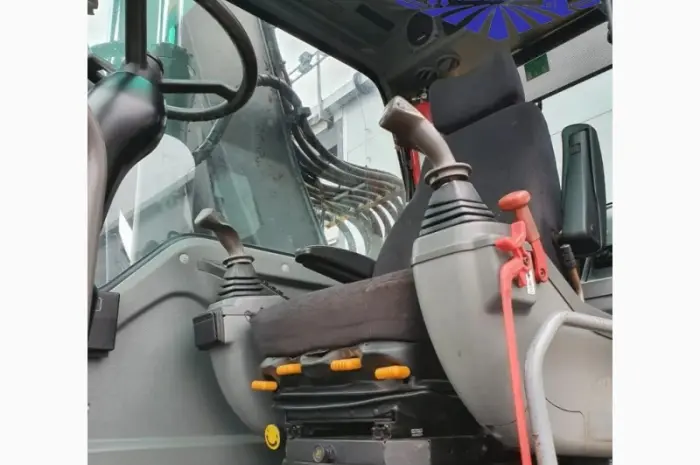 Колёсный экскаватор Volvo EW 160B 2006 года- фото № 8