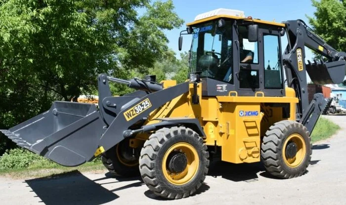 Экскаватор - погрузчик XCMG- фото № 1