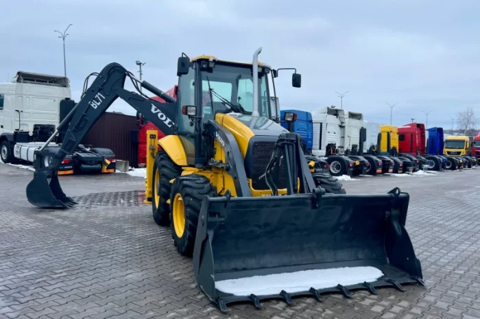 Екскаватор - навантажувач Volvo BL 71 - 2004 рік- фото № 1