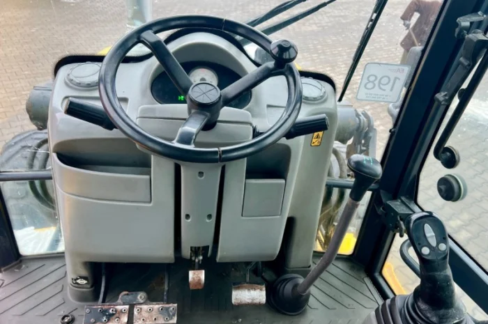 Екскаватор - навантажувач Volvo BL 71 - 2004 рік- фото № 11